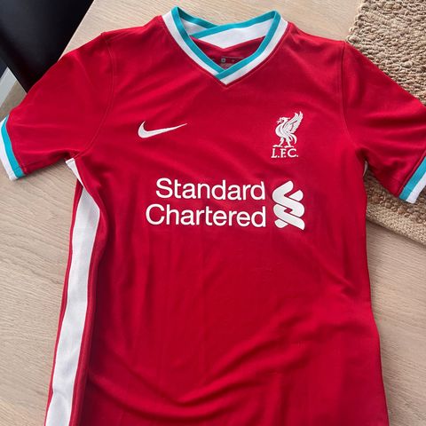 Liverpool drakt str 137-147 cm