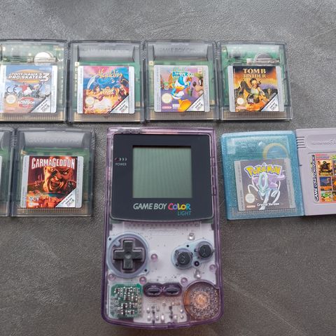 Game boy color m/8 spill