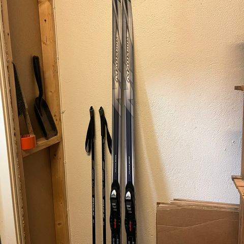 Madshus Nordmarka langrennski (205 cm) + staver