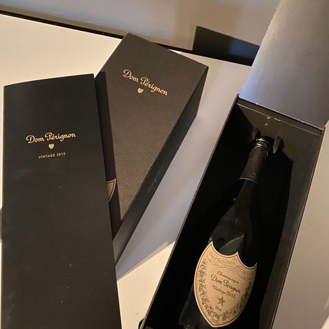 Dom Perignon (Flaske med eske)