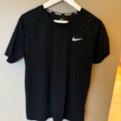 Nike dri fit t skjorte str L