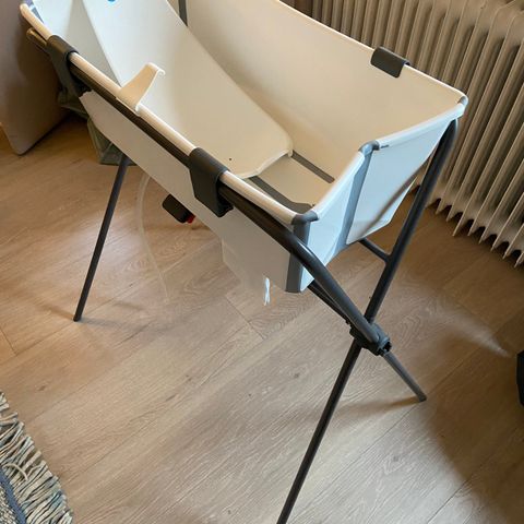 Stokke Flexi Bath badebalje, badestol og stativ