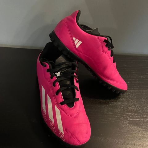 Rosa Adidas fotballsko i str 37 1/3