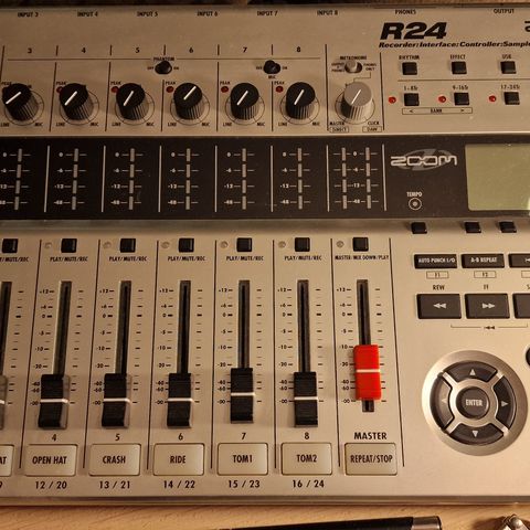 Zoom R24 - multitrack bærbar/portabel opptaker/studio