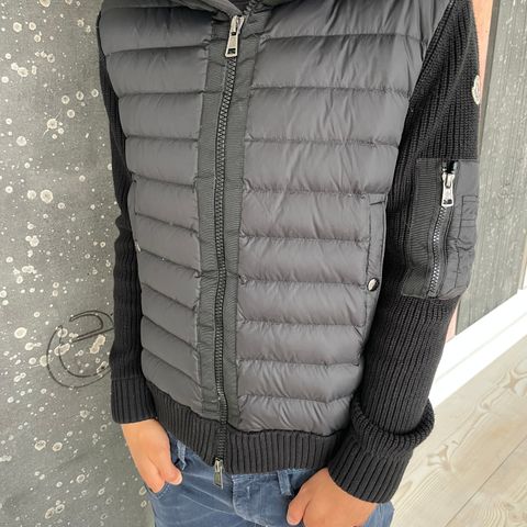 Moncler cardigan, pent brukt, str S