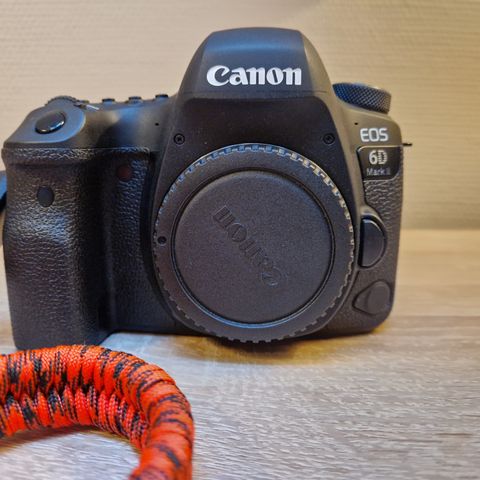 Meget pen og lite brukt Canon 6D Mark II pakke.