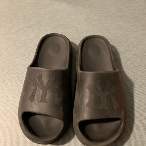 Yeezy slide reps