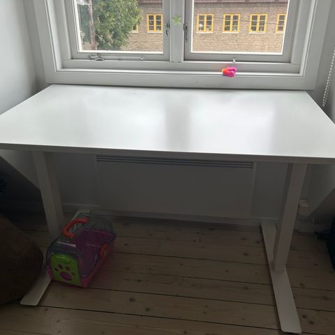 Ikea Trotten (Skarsta) skrivebord / arbeidsbord m hev senk funksjon