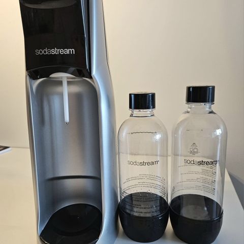 Sodastream med to beholdere