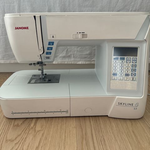 Janome Skyline S3