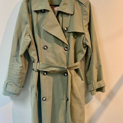 Trenchcoat Must Have