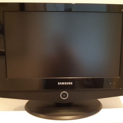 Liten Samsung TV 23 " fra 2007 til salgs.