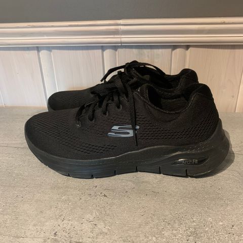 Sketcher Arch Fit str 40