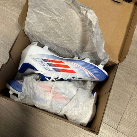 Adidas f50 str 45 selges