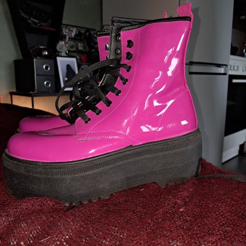 Knalltøffe rosa platå-boots størrelse 39.