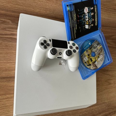 Utrolige spill på PS4 med en lagringskapasitet på 500 GB