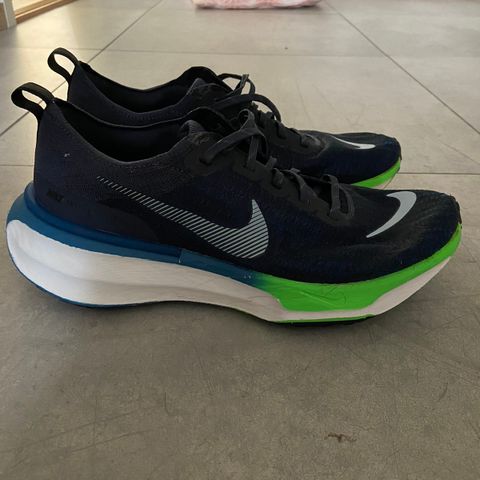 Nike zoomx invincible 3 (Str: 44.5)