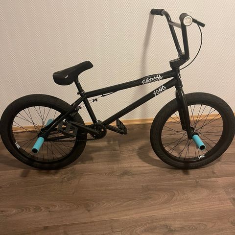 BMX kun brukt i 5 dager inne