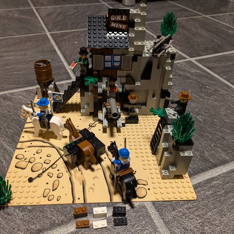 Lego Western Bandits Secret Hide-Out 6761