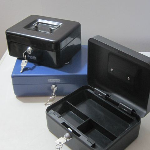 Pengerkasse(3 stk.) med lås og nøkkel-Cash Box with lock/key-Porsgrunn kr. 500,-