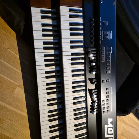 Hammond Crumar Mojo Dual.