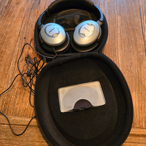 Bose Quiet comfort 15 Noice Cancelling