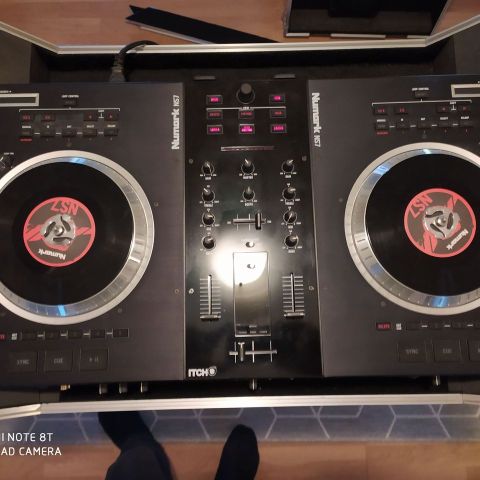 Numark NS7 DJ Controller selges