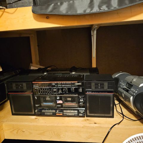 Heftig 80 Talls Boombox Med Avtagbare Høyttalere