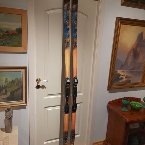 Åsnes Taiga fjellski m/stålkant 203 cm.m/Rottefella BC bindinger