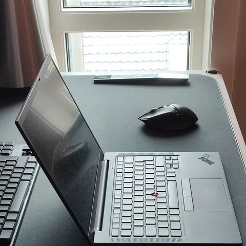 Strøken Lenovo Carbon X1 ThinkPad  generasjon 9 intel evo