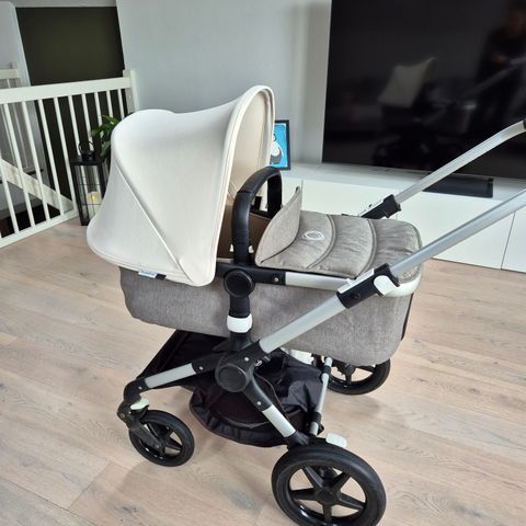 Bugaboo Fox olivengrønn med offwhite kalesje