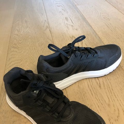 Adidas joggesko str 39