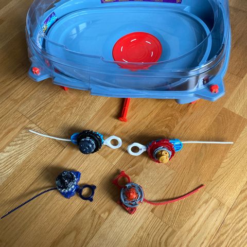 Beyblad bane + 4 beyblade