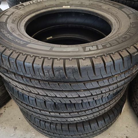 3 stk 205/75R16C Michelin Agilis varebildekk selges samlet