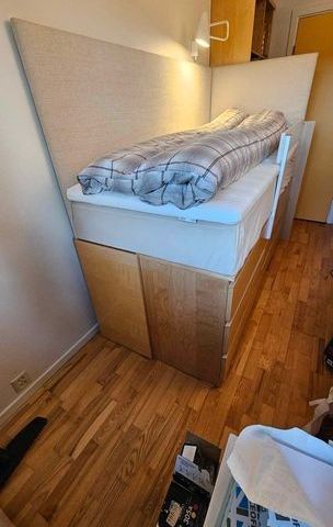 IKEA hack - Rammemadrass bygget oppå IKEA kommoder