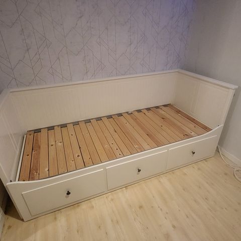 Pent brukt Ikea Hemnes dagseng med 3 skuffer