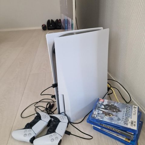 Sony PlayStation 5 (PS5), 2 kontrollere og Samsung SSD 980 PRO  1TB