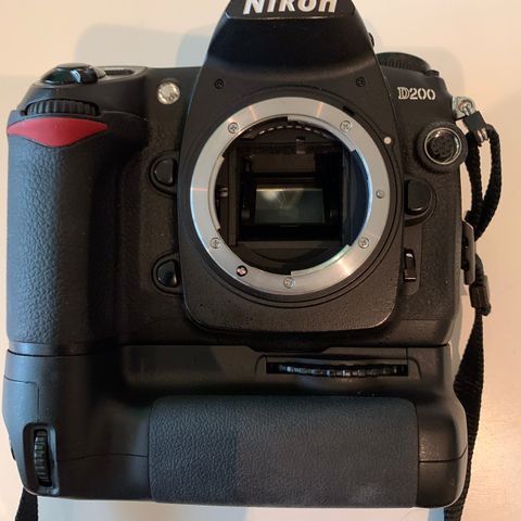 Nikon D200 m/batterigrep