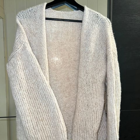 Hjemmestrikket cardigan