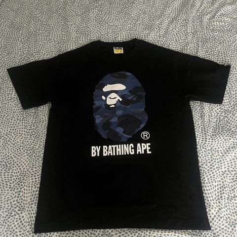 Ubrukt BAPE t-skjorte selges billig!