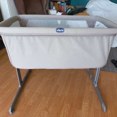 Barneseng CHICCO bedside crib next2me