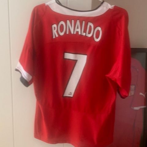 Manchester United vintage hjemmedrakt med Ronaldo 7 trykk selges rimelig