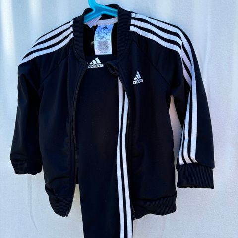 Adidas joggedress str 92