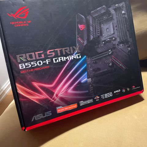 Rog Strix B550-F Gaming Motherboard Ubrukt