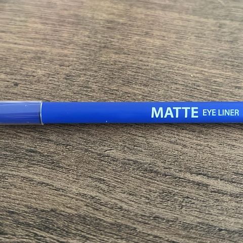 Matte Eye Liner “Crazy Blue”