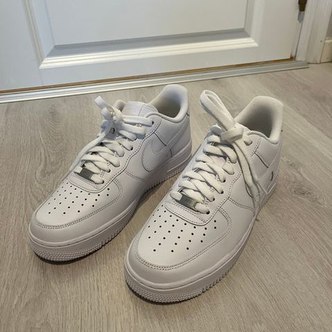 Nike Air Force 1 - Aldri brukt