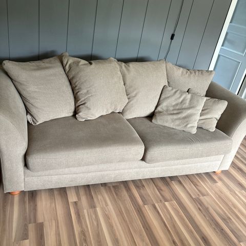 Pent brukt sofa, mye sofa igjen