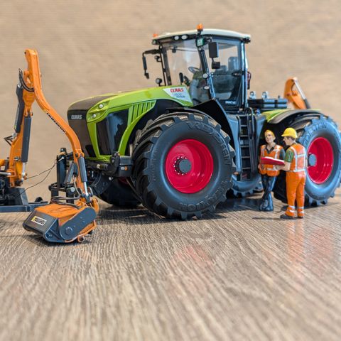 Claas Xerion 4500 Eksklusiv fra Wiking i skala 1/32 (1:32). Modelltraktor