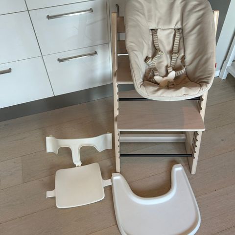 Tripp trapp (whitewash) med Newborn set, Babyset og brett.