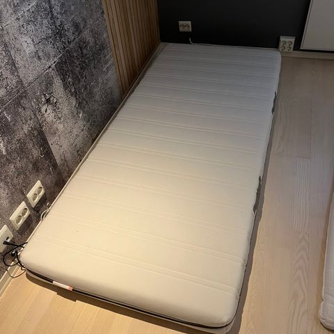 Nesten ubrukt Malvik Ikea madrass 90x200 ( har 2 stk, samlet kr 500)